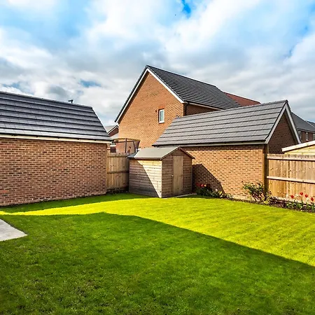Huge & Modern 4 Bedroom House In شقة *