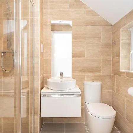 شقة Huge & Modern 4 Bedroom House In يورك